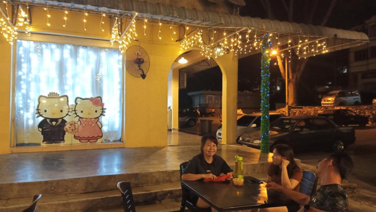 Snoopy Homestay Two Bedroom บาตู ปาฮัท ภายนอก รูปภาพ