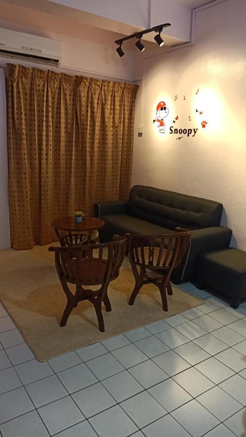 Snoopy Homestay Two Bedroom บาตู ปาฮัท ภายนอก รูปภาพ