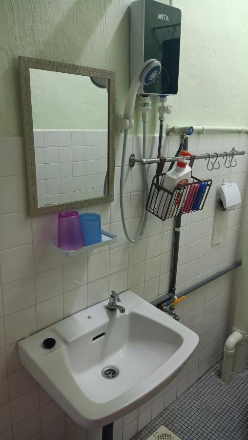 Snoopy Homestay Two Bedroom บาตู ปาฮัท ภายนอก รูปภาพ