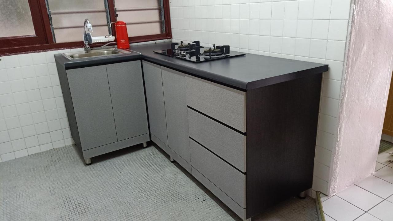 Snoopy Homestay Two Bedroom บาตู ปาฮัท ภายนอก รูปภาพ