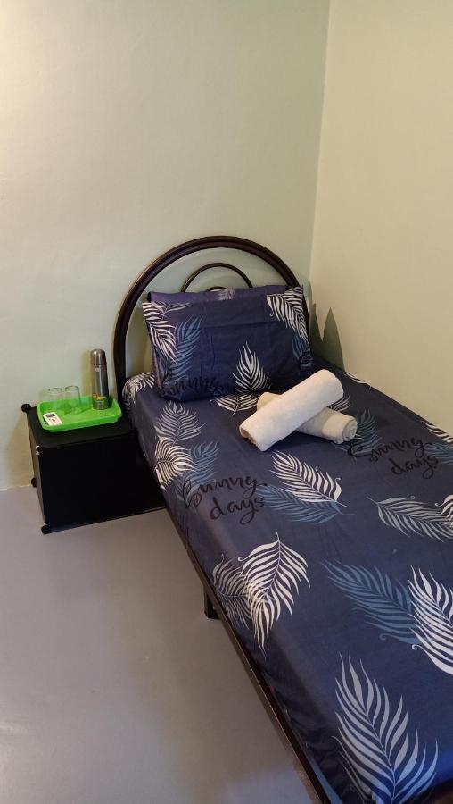 Snoopy Homestay Two Bedroom บาตู ปาฮัท ภายนอก รูปภาพ