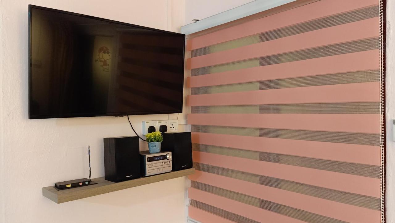 Snoopy Homestay Two Bedroom บาตู ปาฮัท ภายนอก รูปภาพ