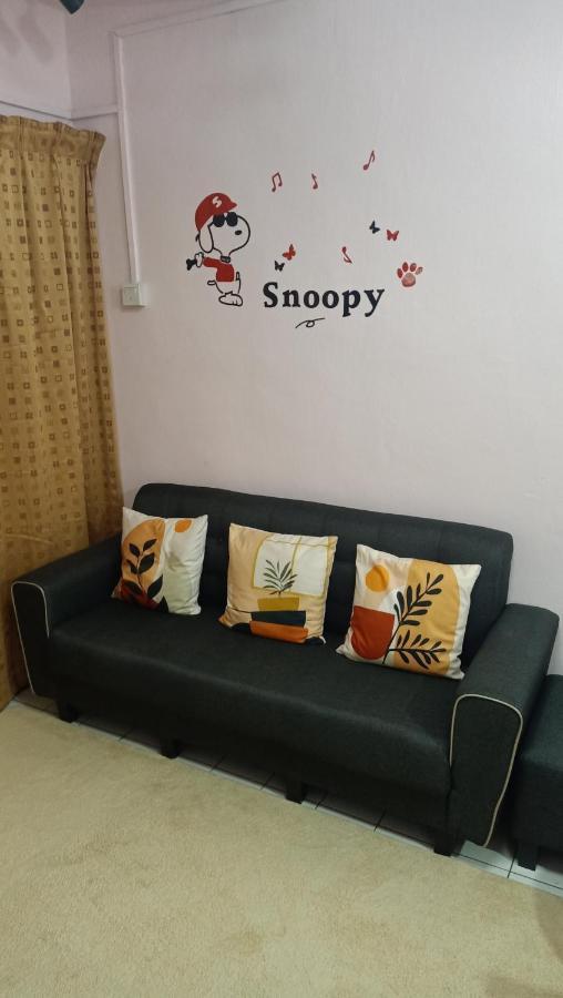 Snoopy Homestay Two Bedroom บาตู ปาฮัท ภายนอก รูปภาพ