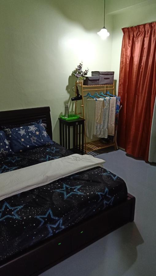 Snoopy Homestay Two Bedroom บาตู ปาฮัท ภายนอก รูปภาพ