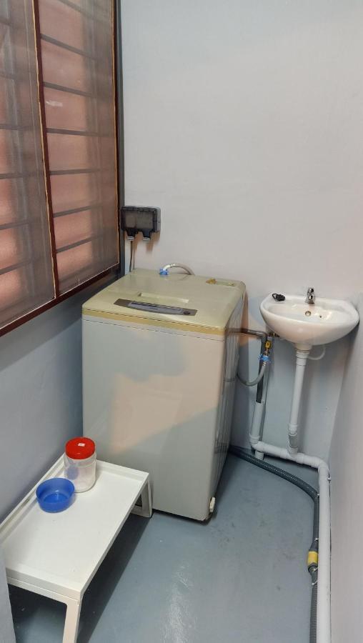 Snoopy Homestay Two Bedroom บาตู ปาฮัท ภายนอก รูปภาพ