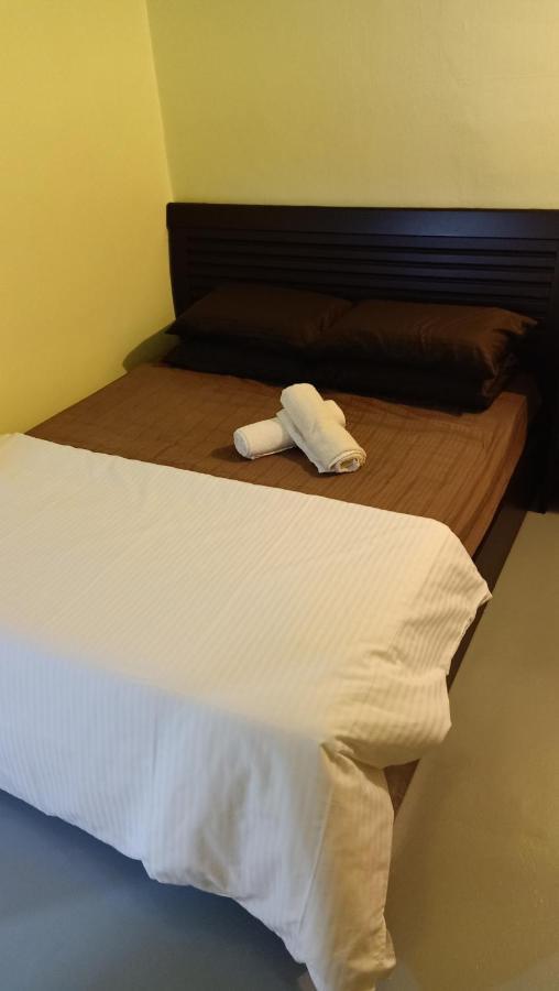 Snoopy Homestay Two Bedroom บาตู ปาฮัท ภายนอก รูปภาพ