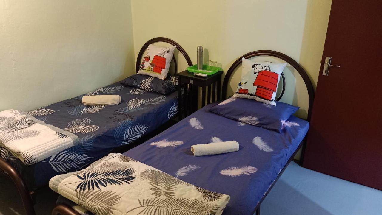 Snoopy Homestay Two Bedroom บาตู ปาฮัท ภายนอก รูปภาพ
