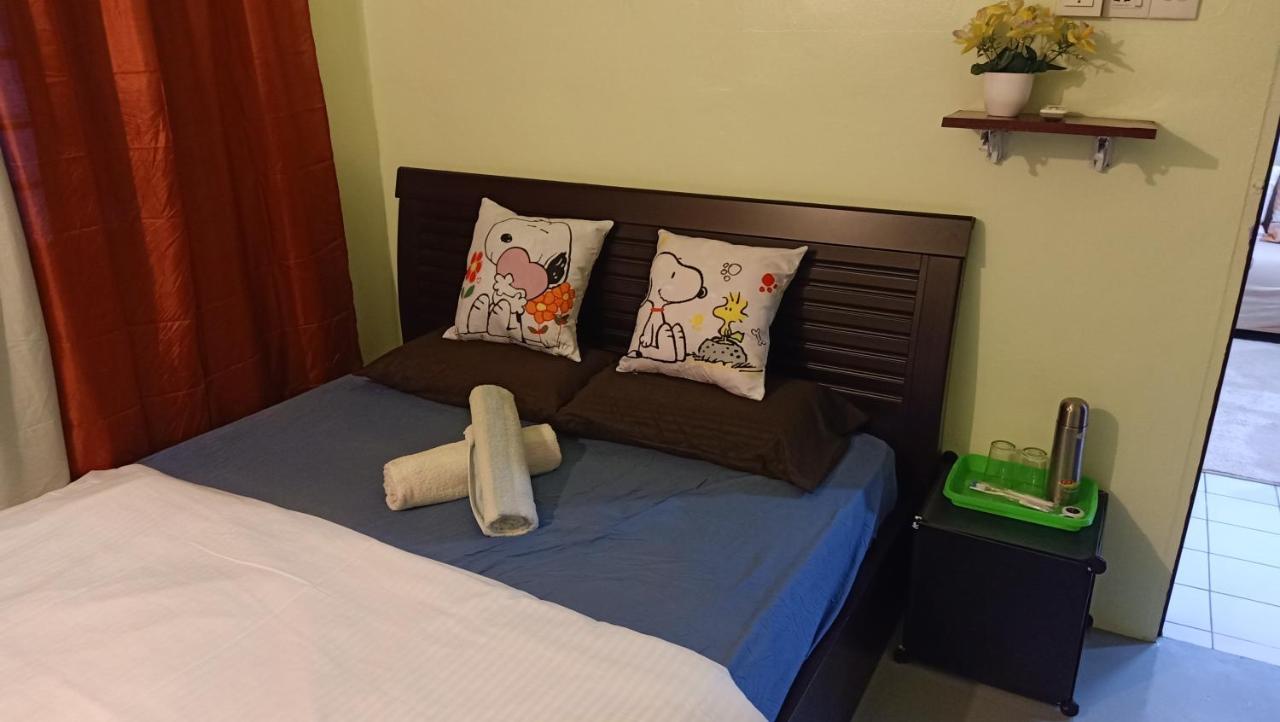 Snoopy Homestay Two Bedroom บาตู ปาฮัท ภายนอก รูปภาพ