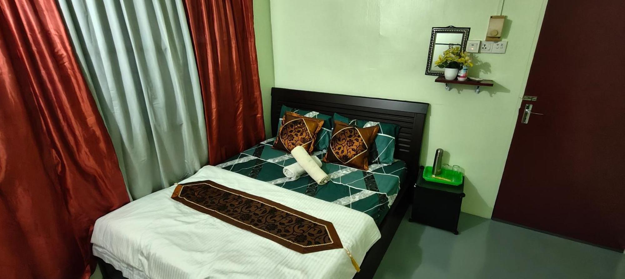 Snoopy Homestay Two Bedroom บาตู ปาฮัท ภายนอก รูปภาพ